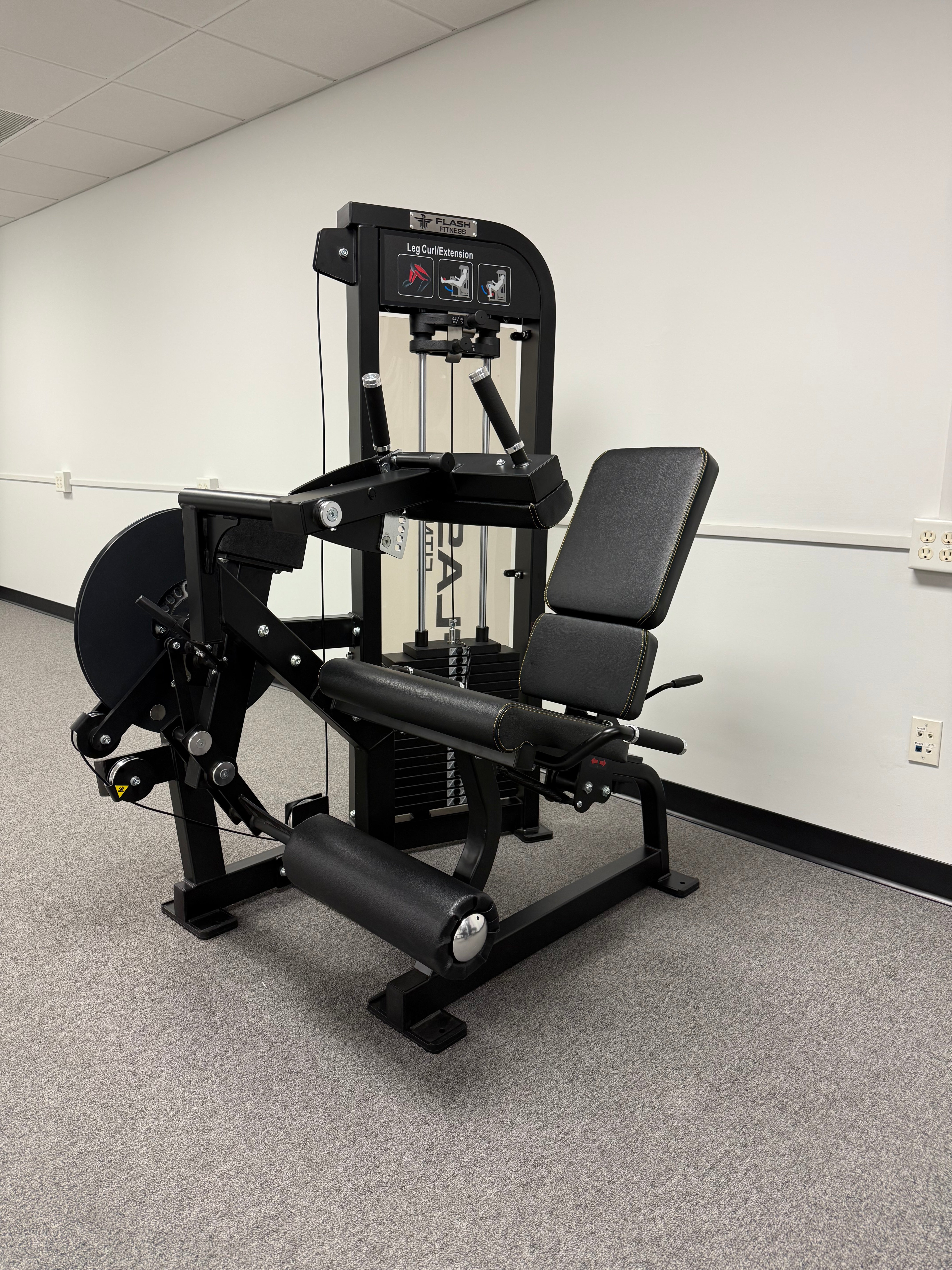 FLASH LEG EXTENSION / HAMSTRNG CURL 2 IN 1