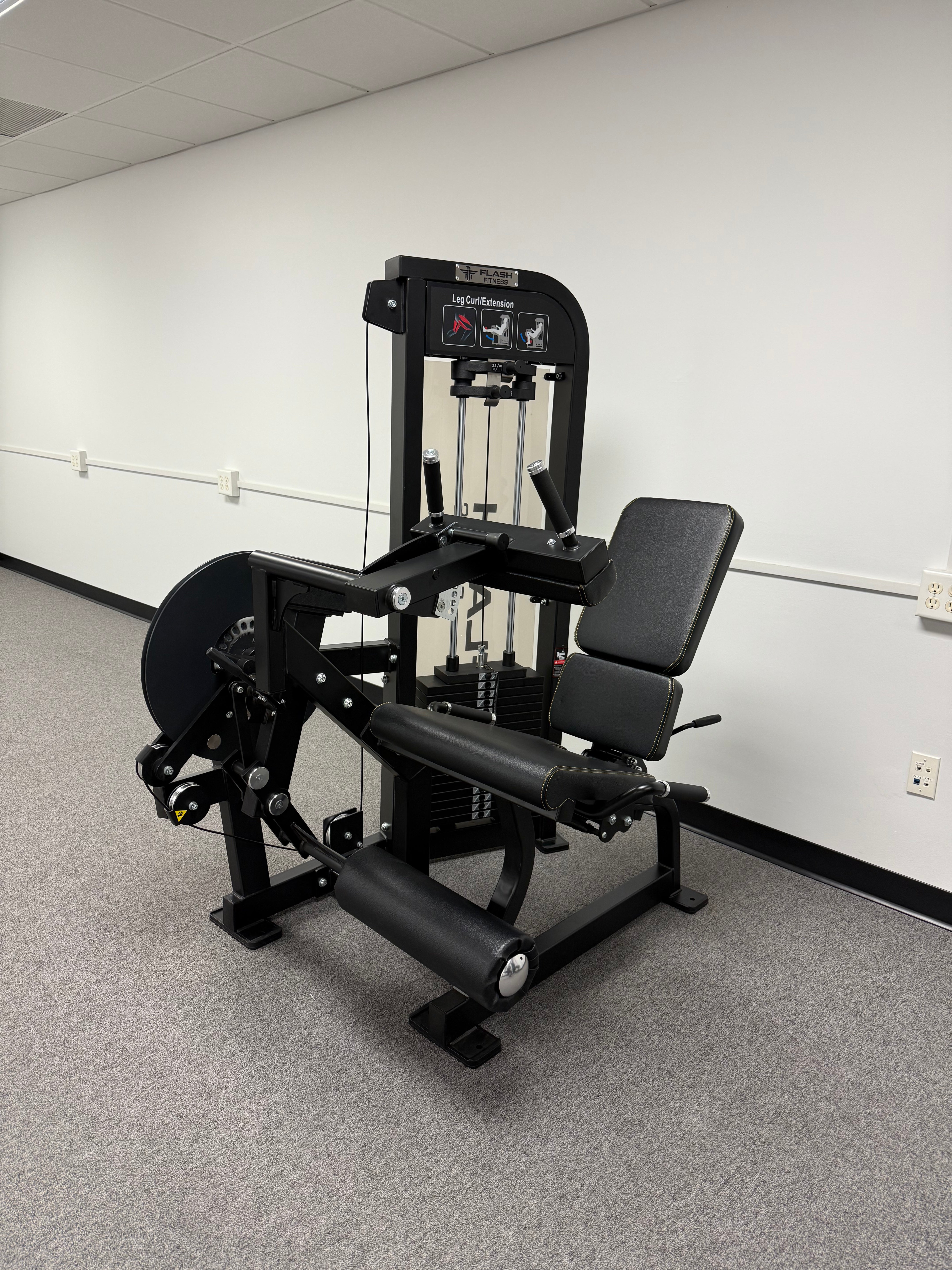 FLASH LEG EXTENSION / HAMSTRNG CURL 2 IN 1