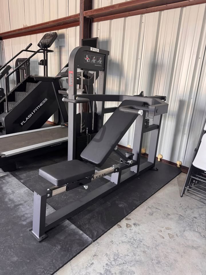 FLASH CHEST / SHOULDER PRESS 2 IN 1 (Local Only)