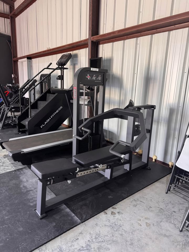 FLASH CHEST / SHOULDER PRESS 2 IN 1 (Local Only)